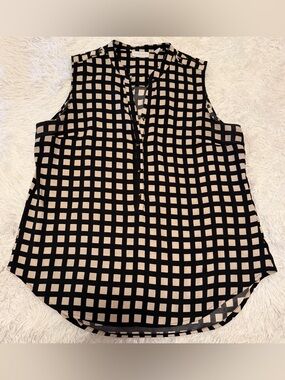 New York & Co. Black and Cream Checkered Sleeveless V-Neck Top